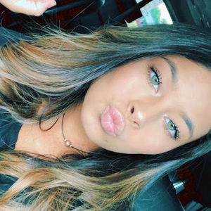 Meet your Posher, Aleina